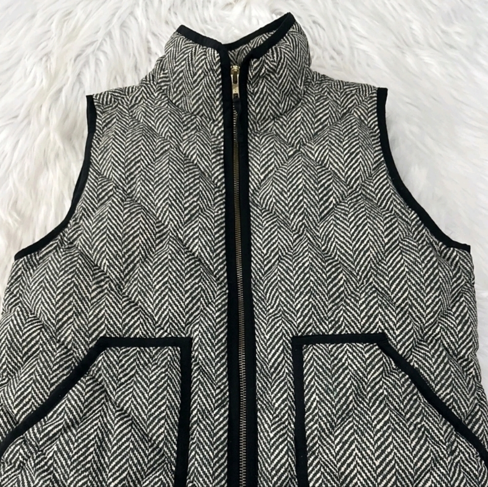Black and White Size Medium Herringbone Vest